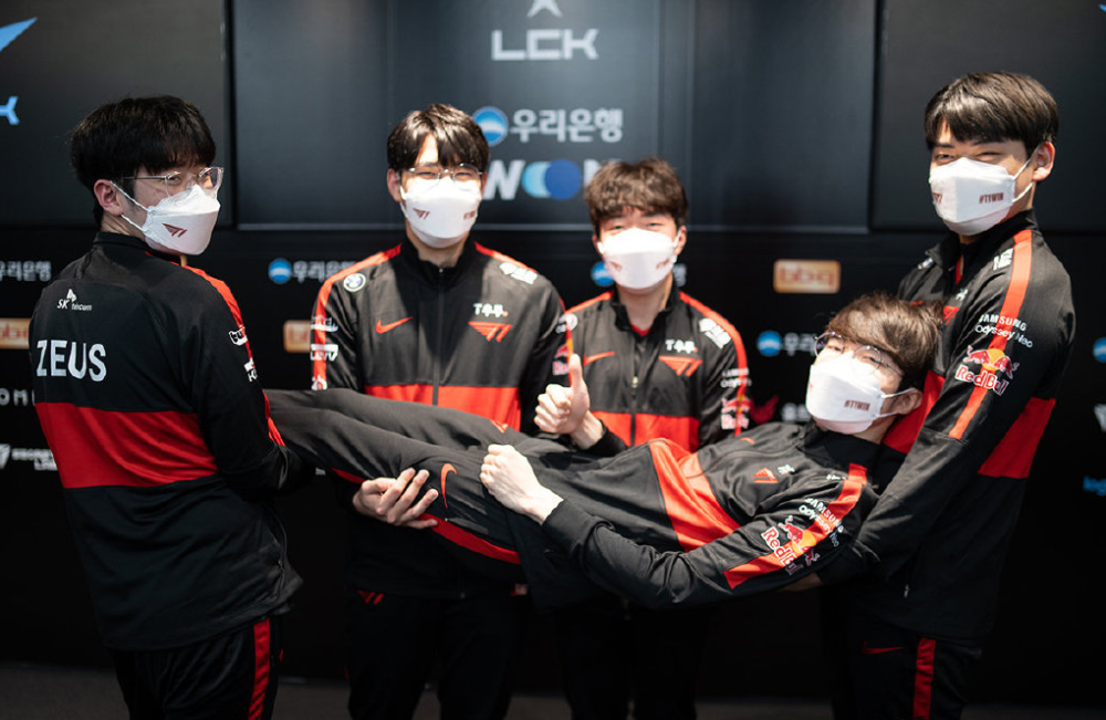 开云体育官方网站-T1碾压FPX，Zeus拿下关键大龙宿敌对决淘汰赛，让粉丝疯狂欢呼的简单介绍