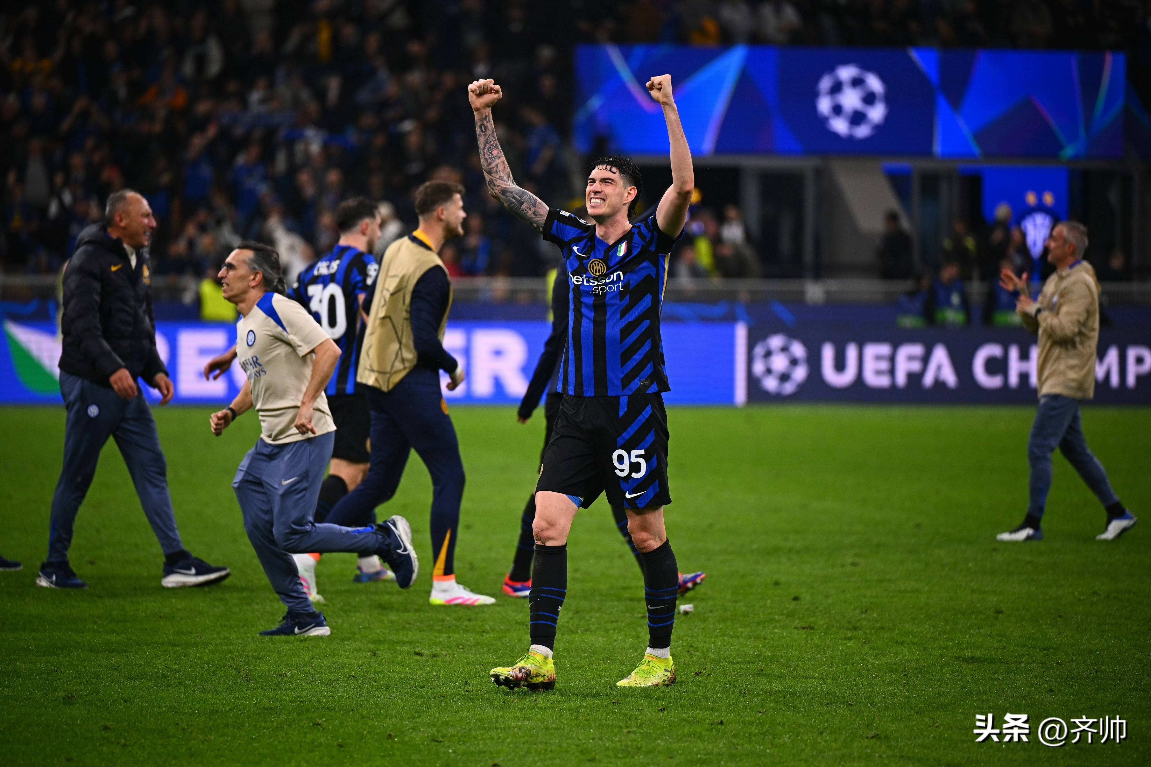 巴萨后防线再次犯错,球迷呼吁引入新援 巴萨后防线再次犯错,球迷呼吁引入新援