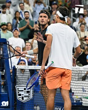 关于英国网球队鏖战西班牙网球队,西西帕斯完成帽子戏法的信息 关于英国网球队鏖战西班牙网球队,西西帕斯完成帽子戏法的信息