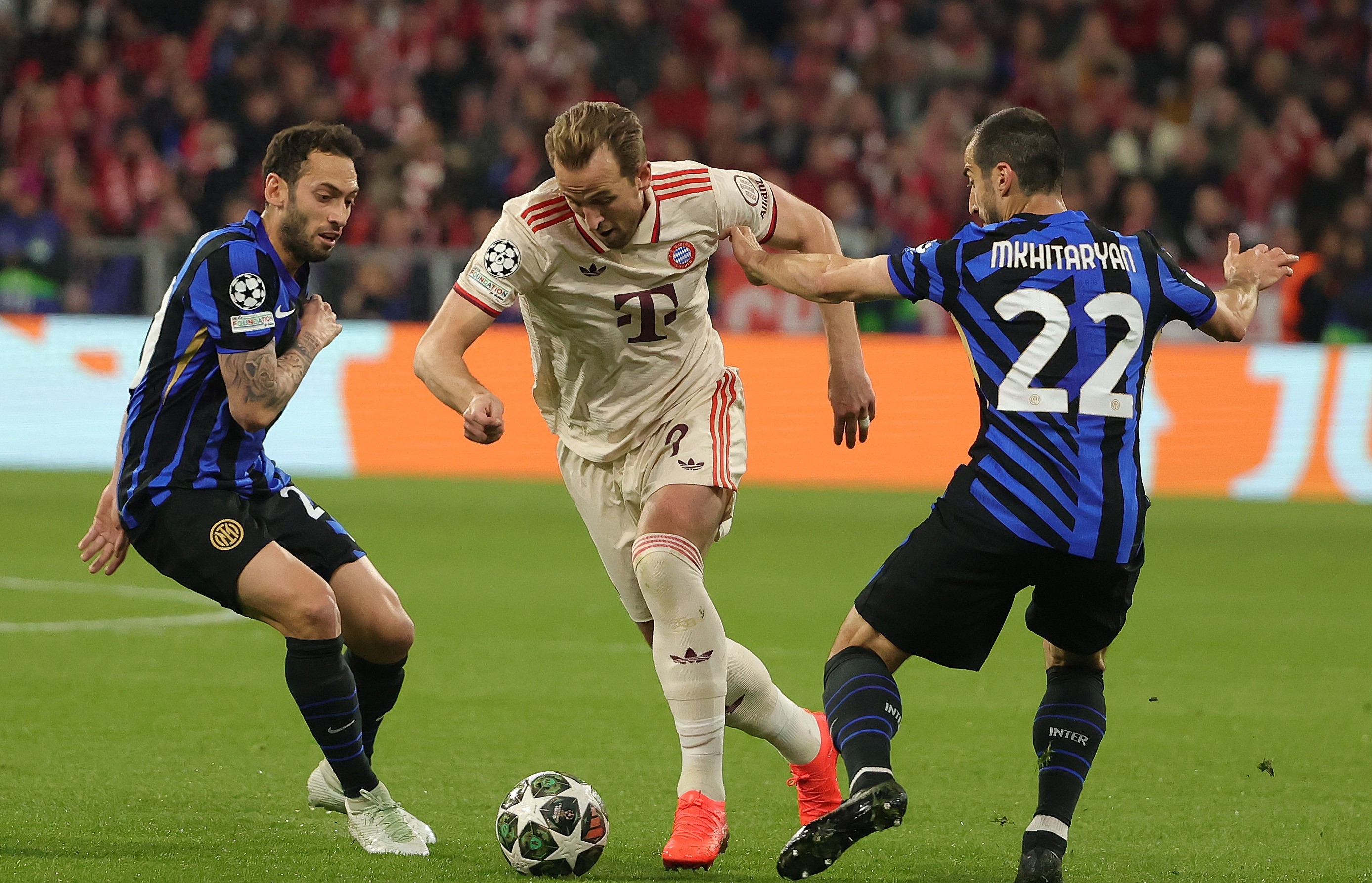 拜仁完胜哥伦比亚，本泽马送出助攻