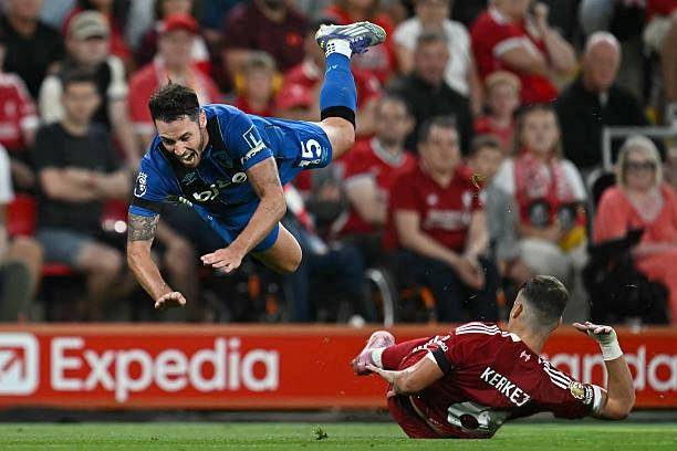 包含博洛尼亚球员疯狂射门，逼平对手取得平局的词条