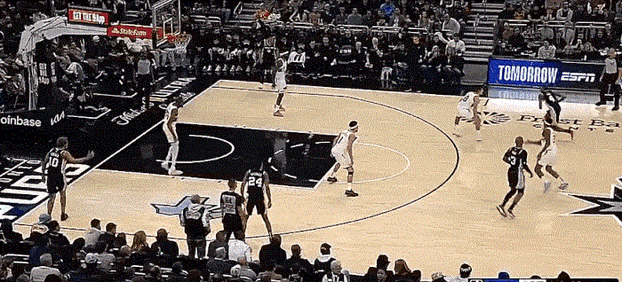 比分逆转!关键时刻一场胜负悬念,长度个字 比分逆转!关键时刻一场胜负悬念,长度个字