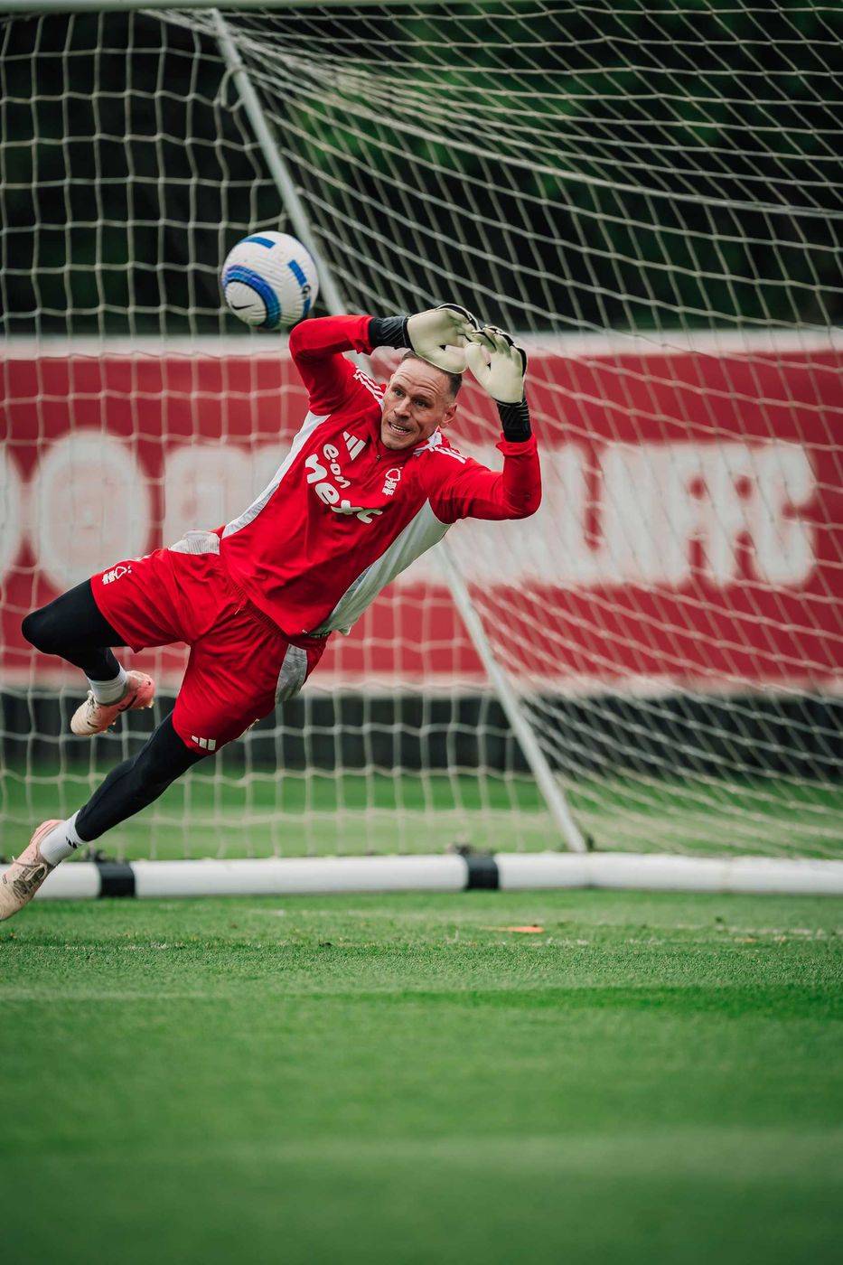 包含西汉姆联主场平局，保持稳定表现的词条