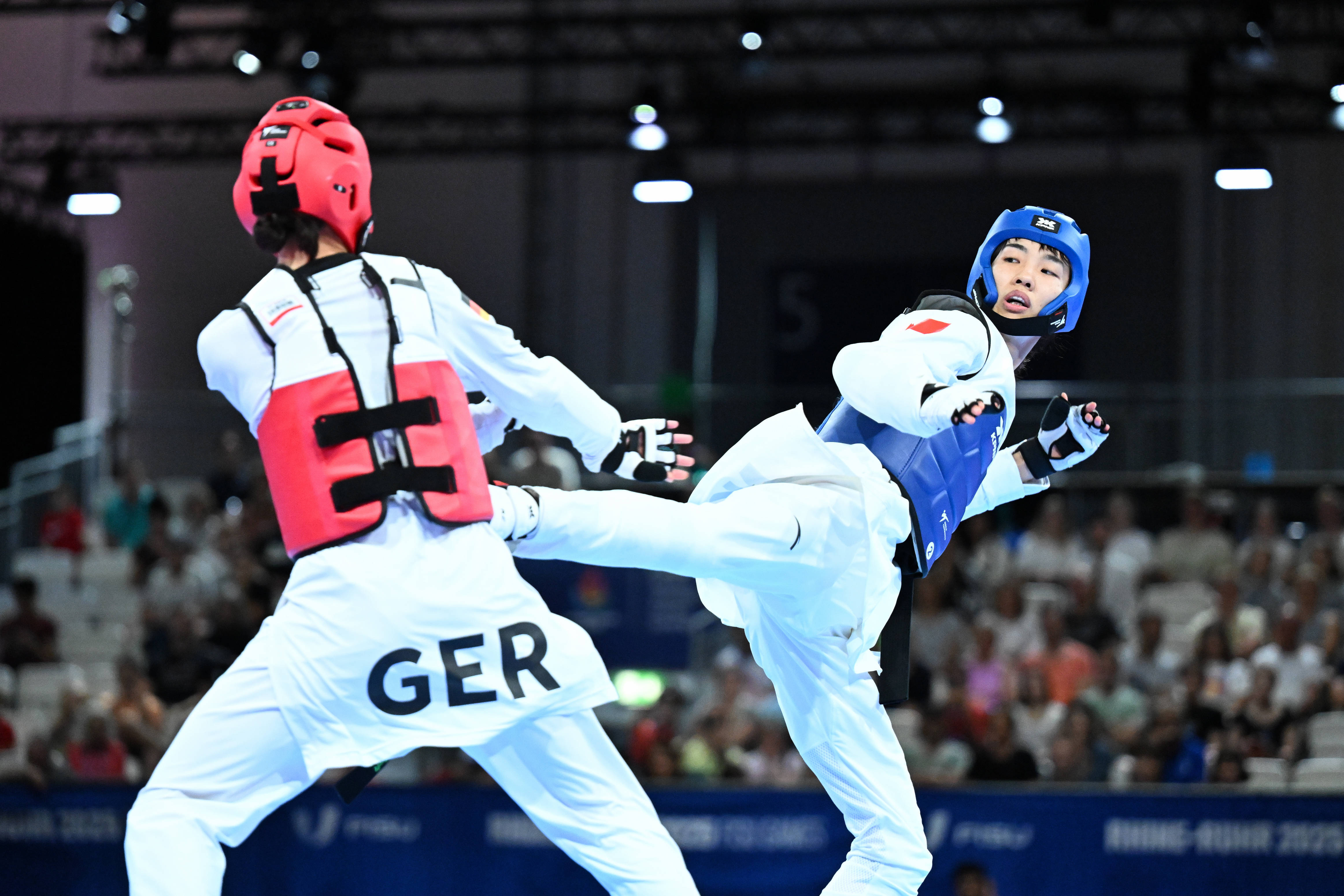 跆拳道选手百折不挠勇夺金牌 跆拳道选手百折不挠勇夺金牌