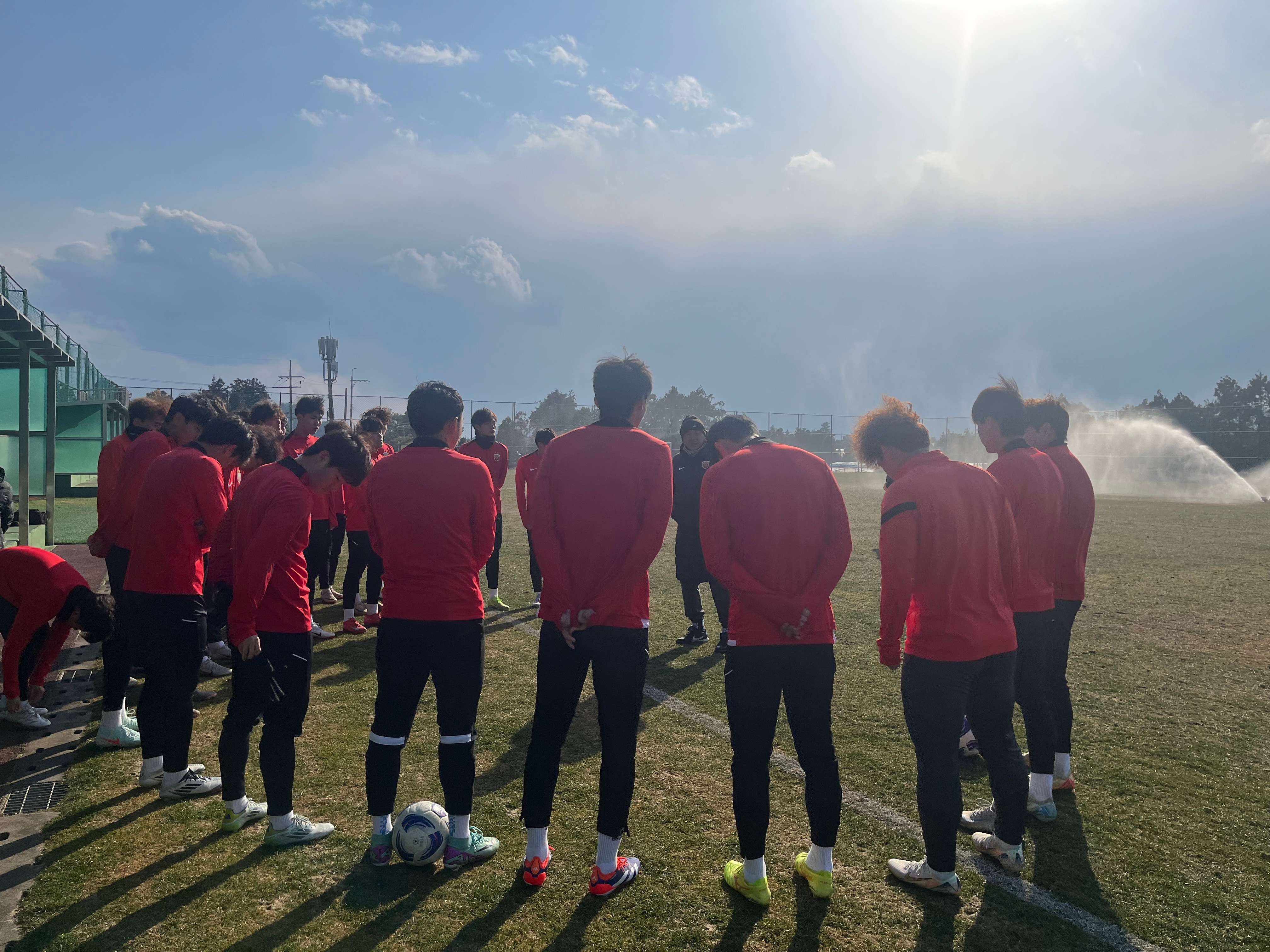 包含以一敌众，球队成功拼搏晋级的词条