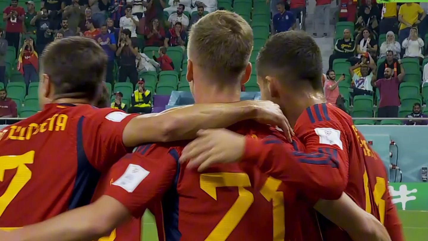 西班牙队球员送出助攻，晋级欧洲杯