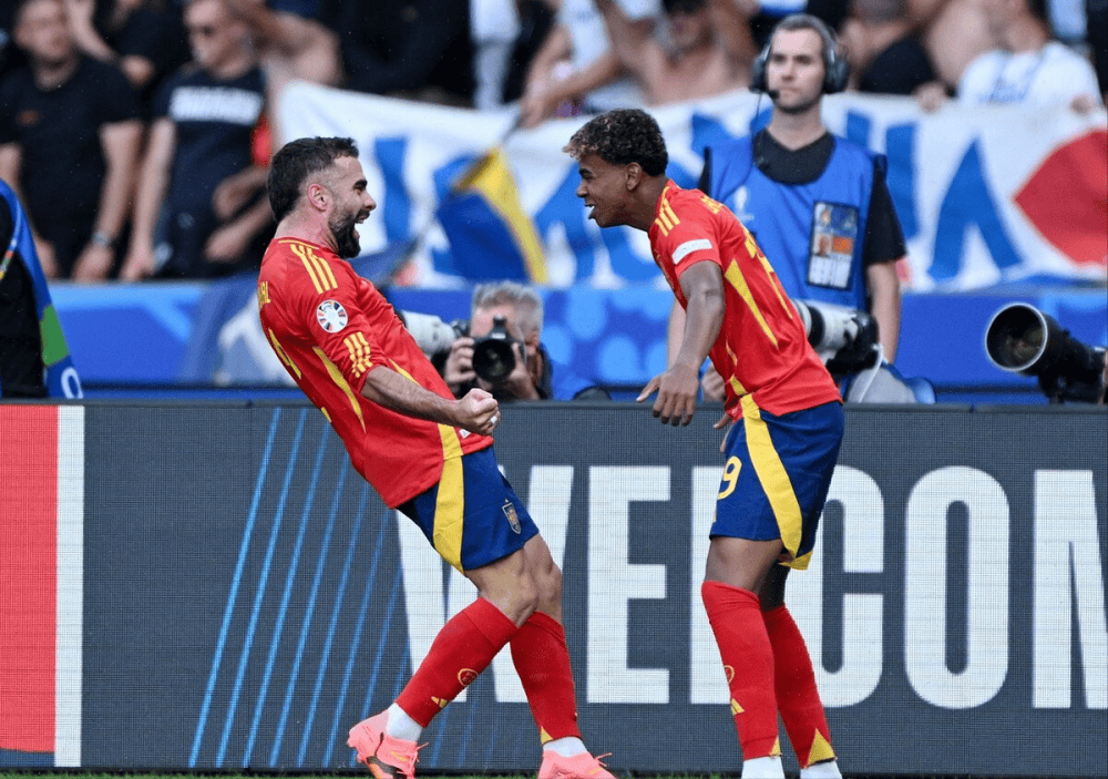 西班牙队球员送出助攻，晋级欧洲杯