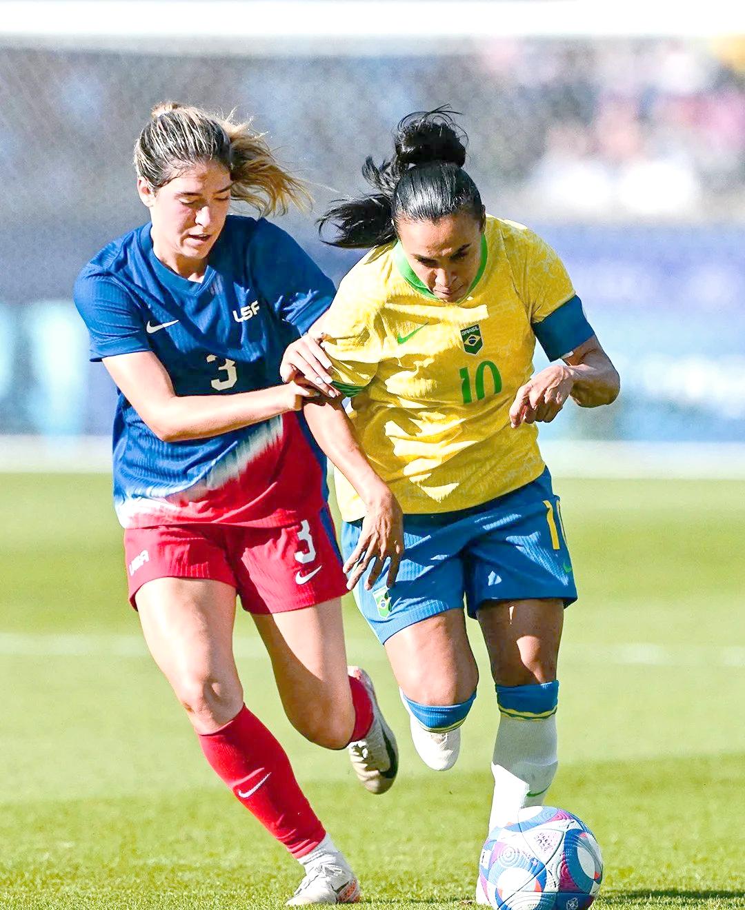 巴西女足队员发挥出色获得胜利