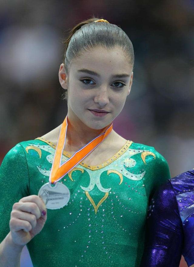 俄罗斯体操队表现出色，取得优异成绩