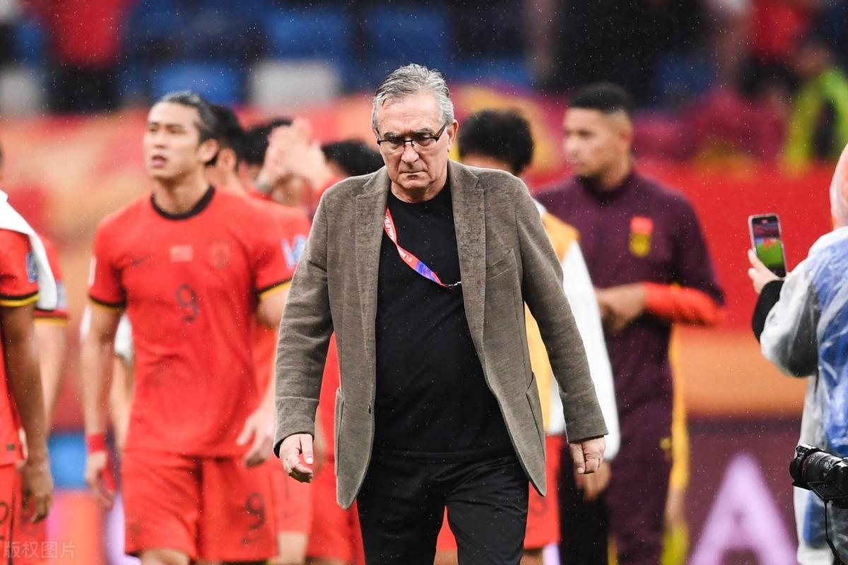 包含著名足球教练被爆料私生活混乱,掀起风波的词条 包含著名足球教练被爆料私生活混乱,掀起风波的词条