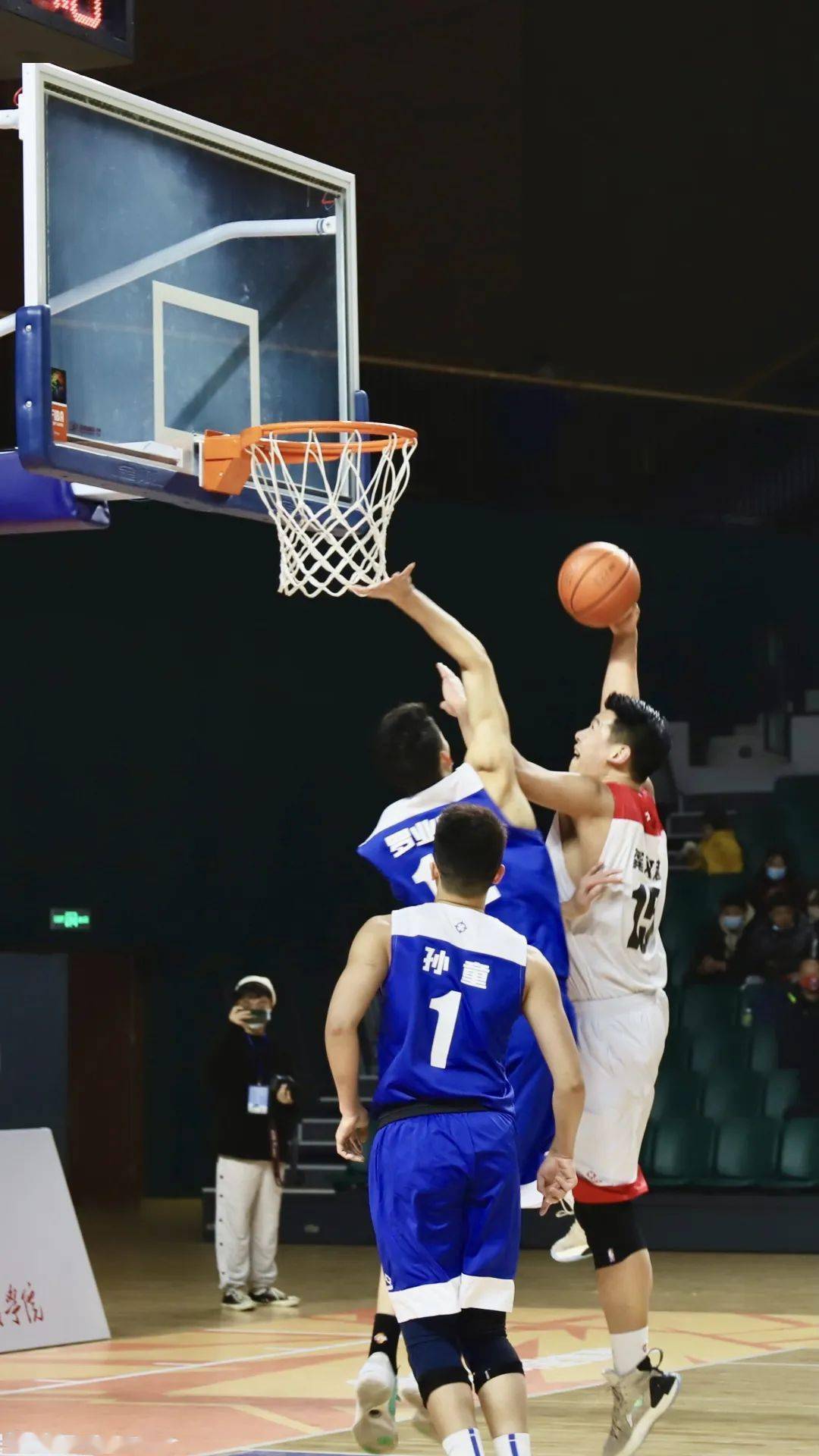 开云体育登录-重庆男篮惨败，全队训练备战