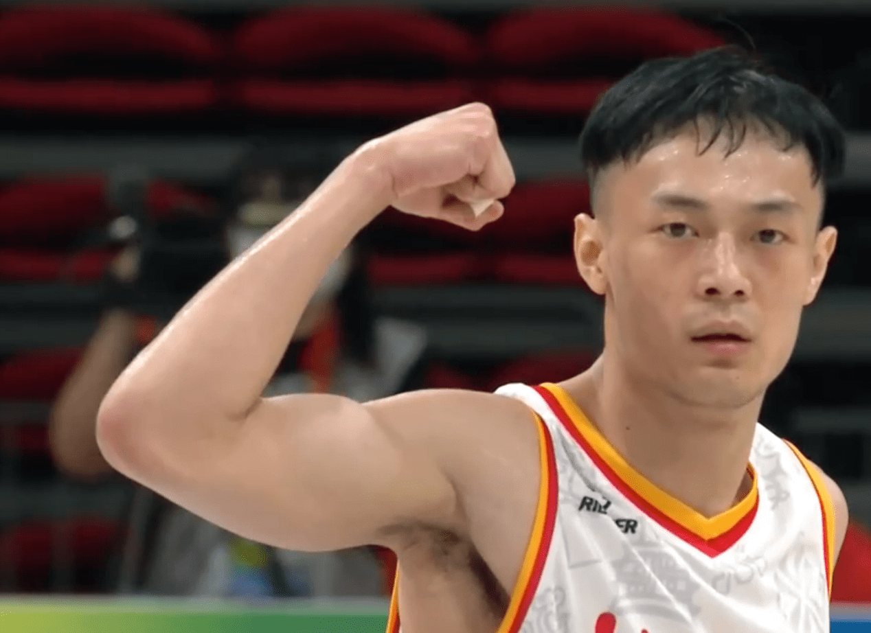 湖北男篮奋力拼搏，生龙活虎