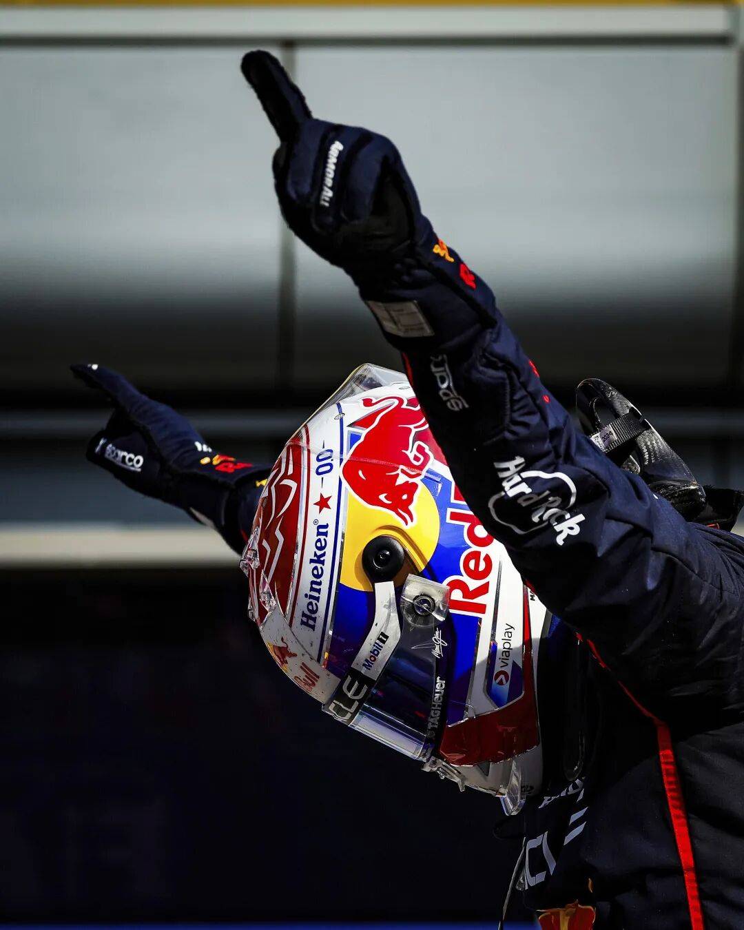 开云体育入口-包含红牛二队完胜索伯车队，阿隆索点燃赛场的词条