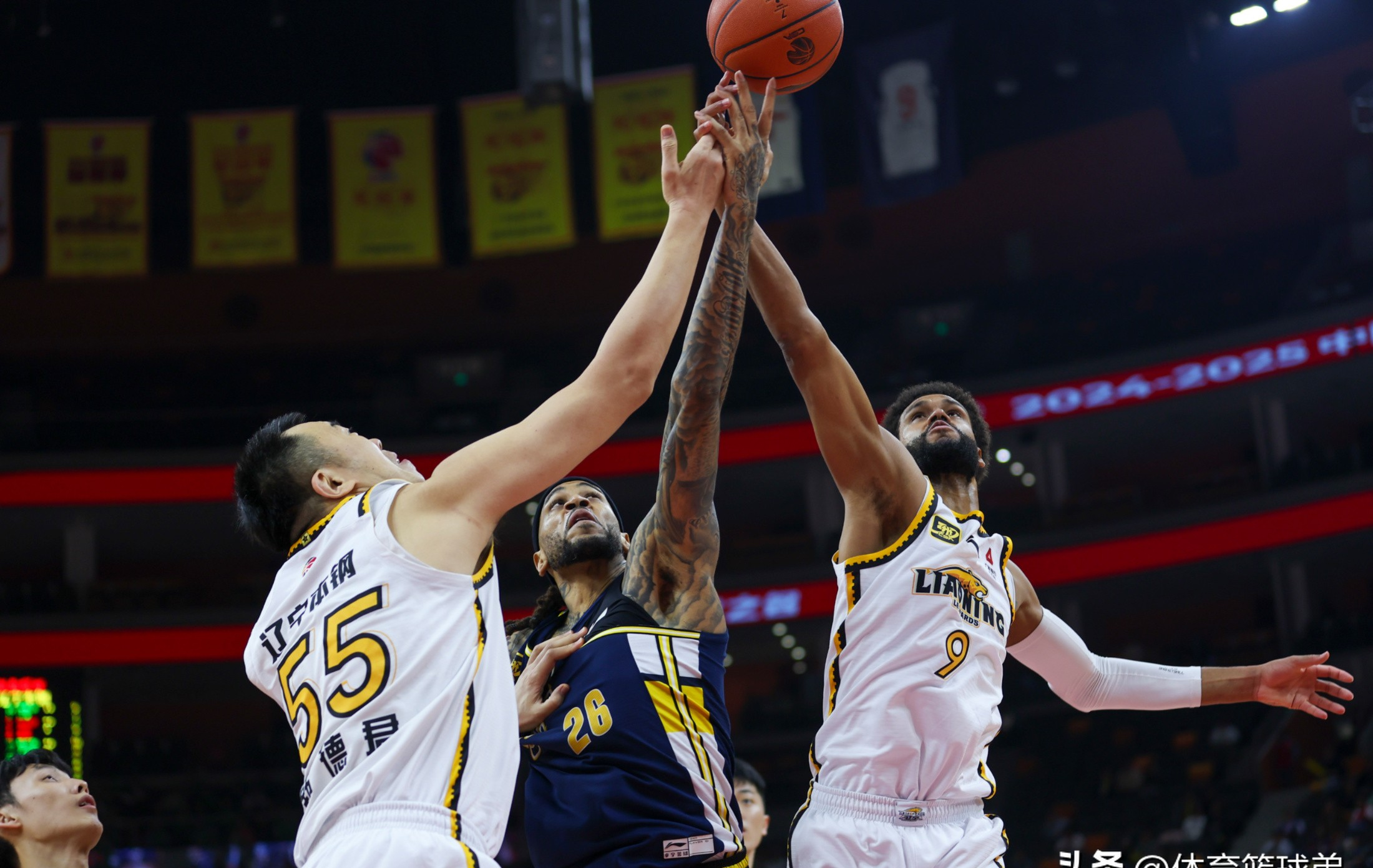 雄鹿险胜广州队，张镇麟点燃赛场的简单介绍