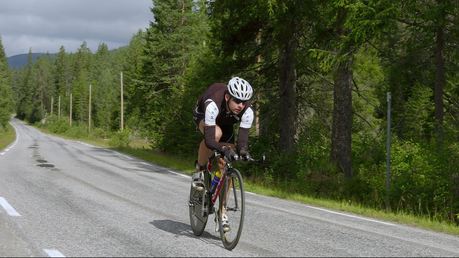 鹈鹕展翅碾压尼克斯，麦科勒姆高光表现点燃全场
