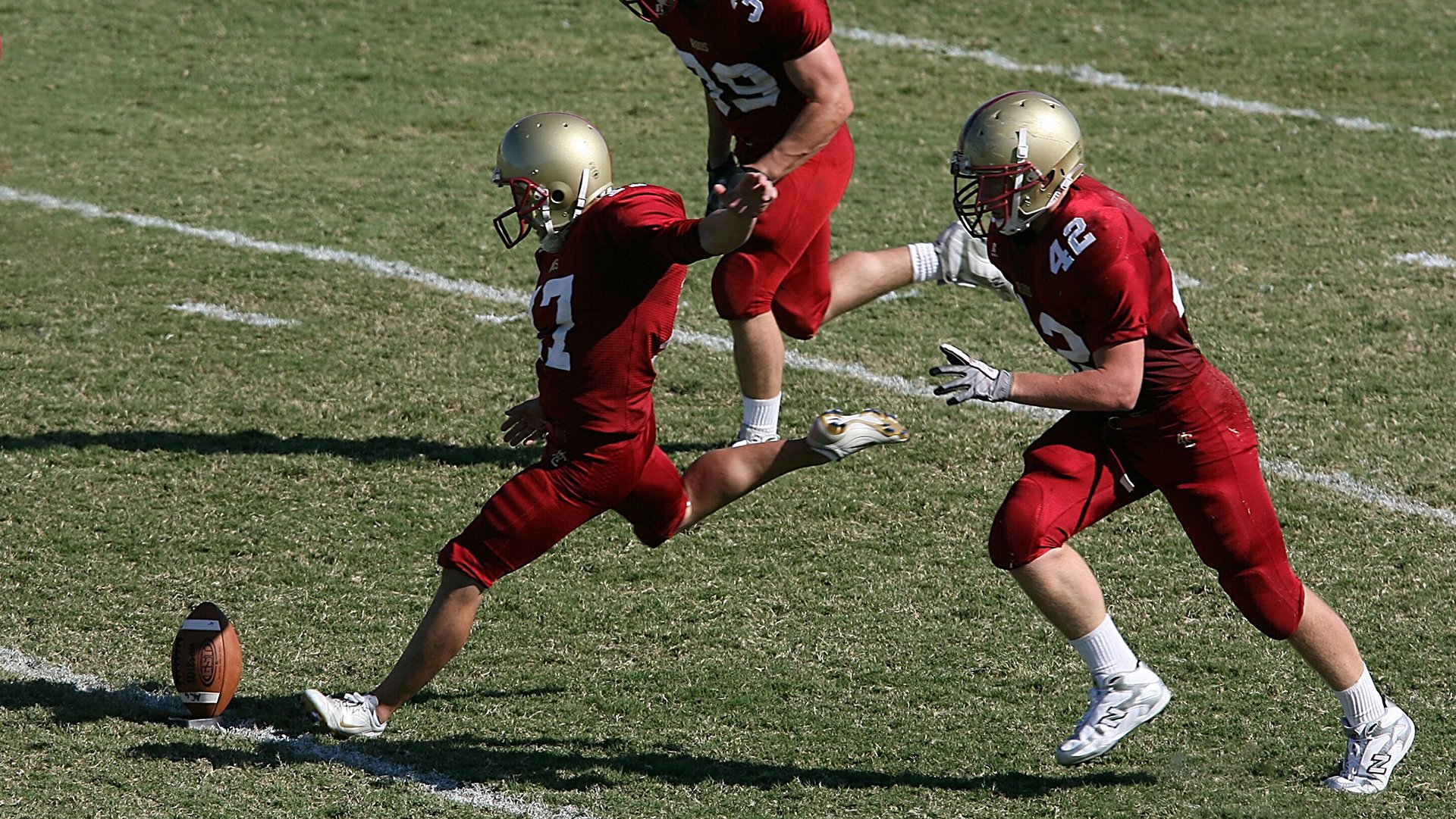 切尔西绝杀波兰，加维点燃赛场，一场足球与民族精神的交响