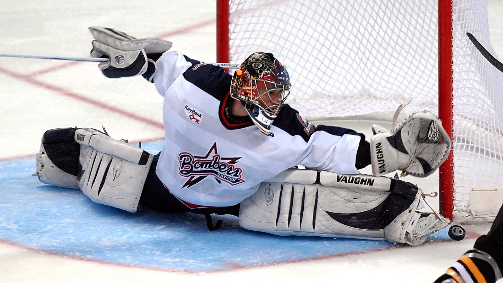 绿茵绝杀与球台统治，当英格兰的奇迹夜遇见张本的王者时刻